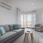 Classy Flat W/ Impressive Views