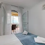 Classy Flat W/ Impressive Views *