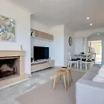 Classy Flat W/ Impressive Views