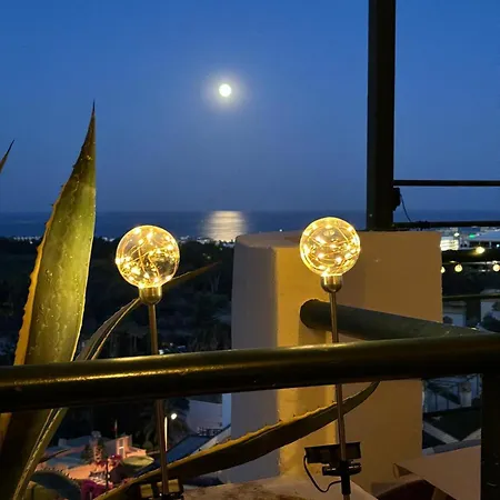 Апартаменты Classy Flat W/ Impressive Views