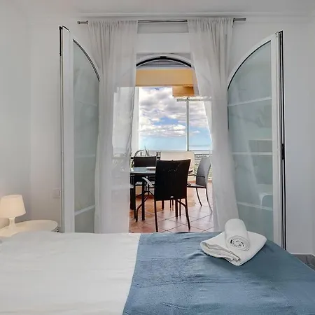 Classy Flat W/ Impressive Views * Марбелья